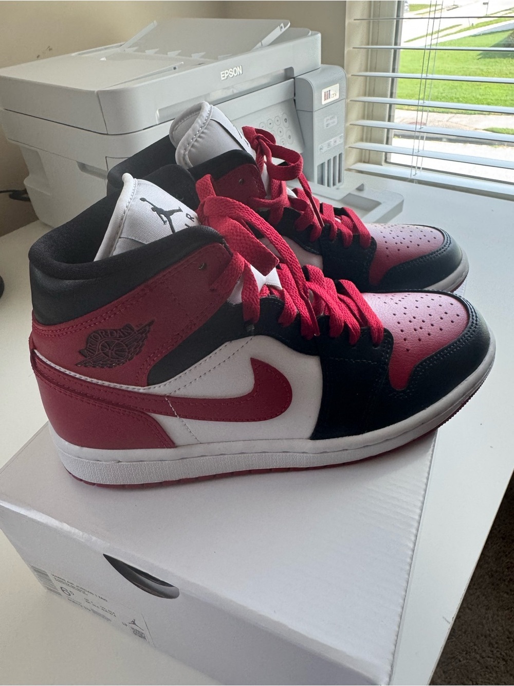 Air Jordan 1 Mid Sneakers - Red/Black/White